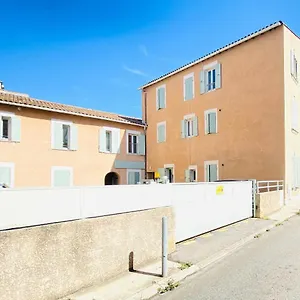 Apartment 50m2-free Private Parking-self Check In !! 50m2 Intramuros-parking Prive Gratuit-arrivee Autonome!!, Avignon